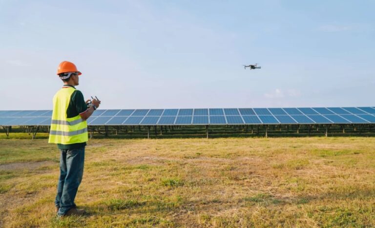 Drone Inspections in Solar Farms: Enhancing Efficiency and Reliability ...